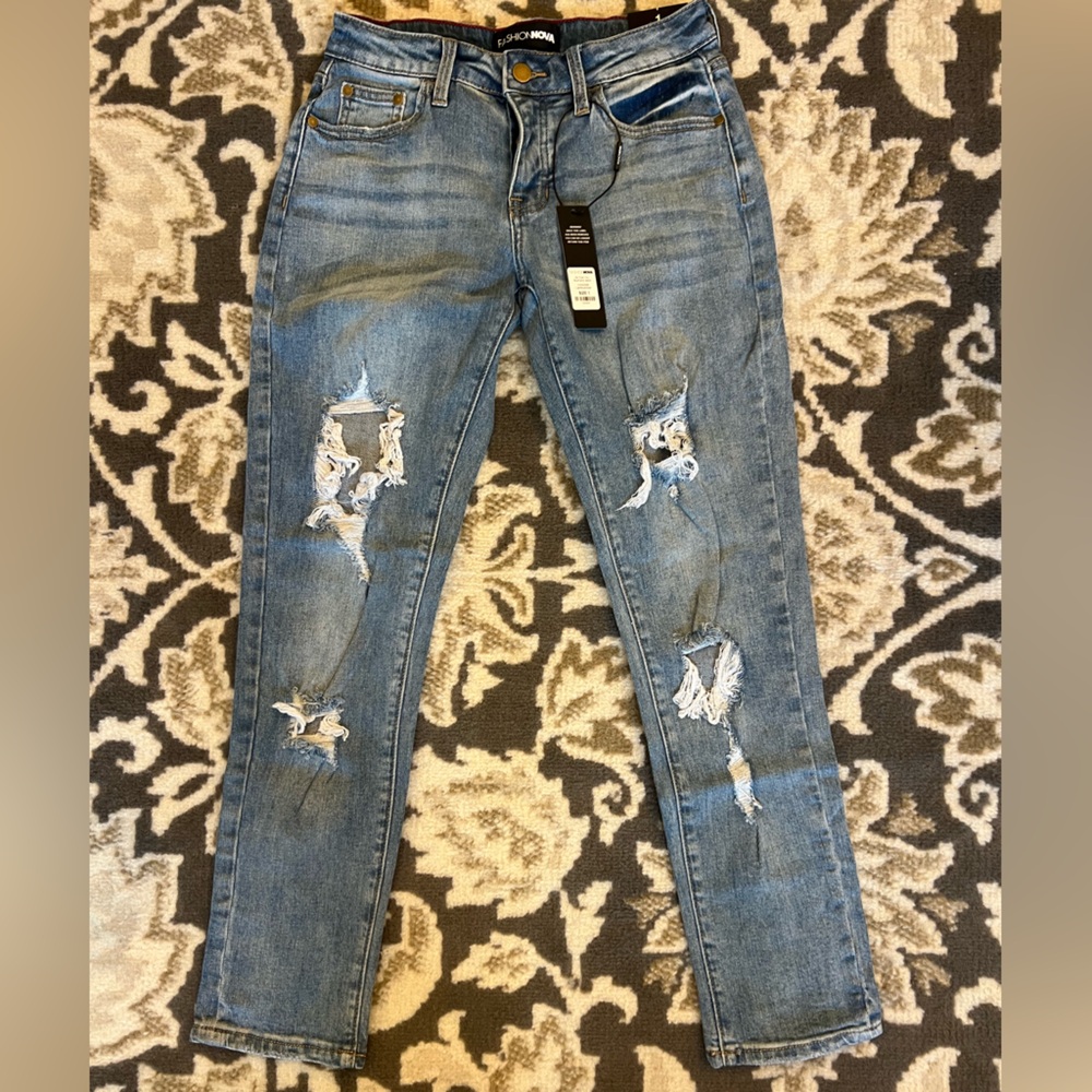 FASHION NOVA DISTRESSED CLASSIC BLUE BOYFRIEND JEANS • NEW WITH TAGS • SIZE 1